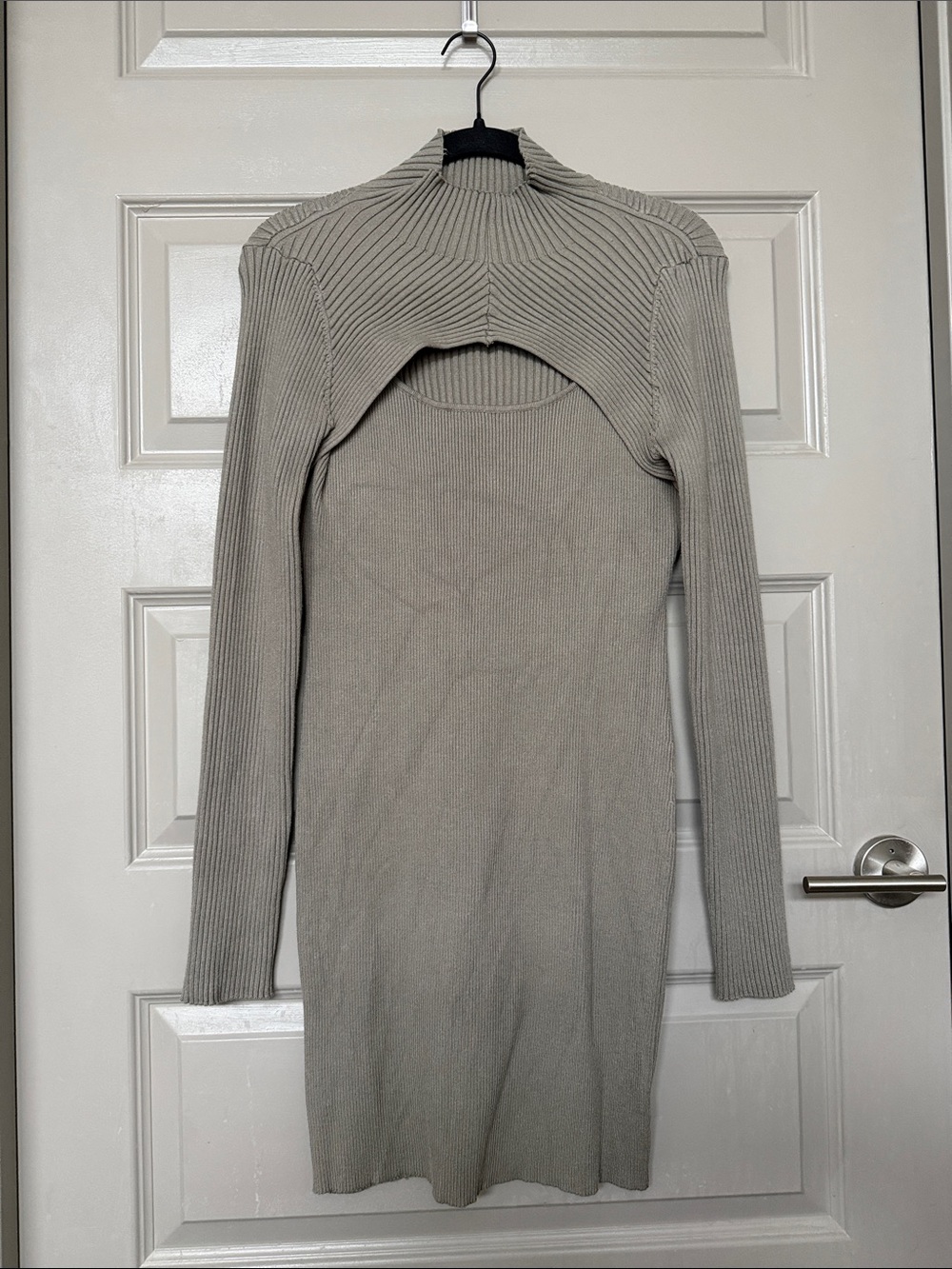 vestique Long-Sleeve Ribbed Knit Dress in Light Gray